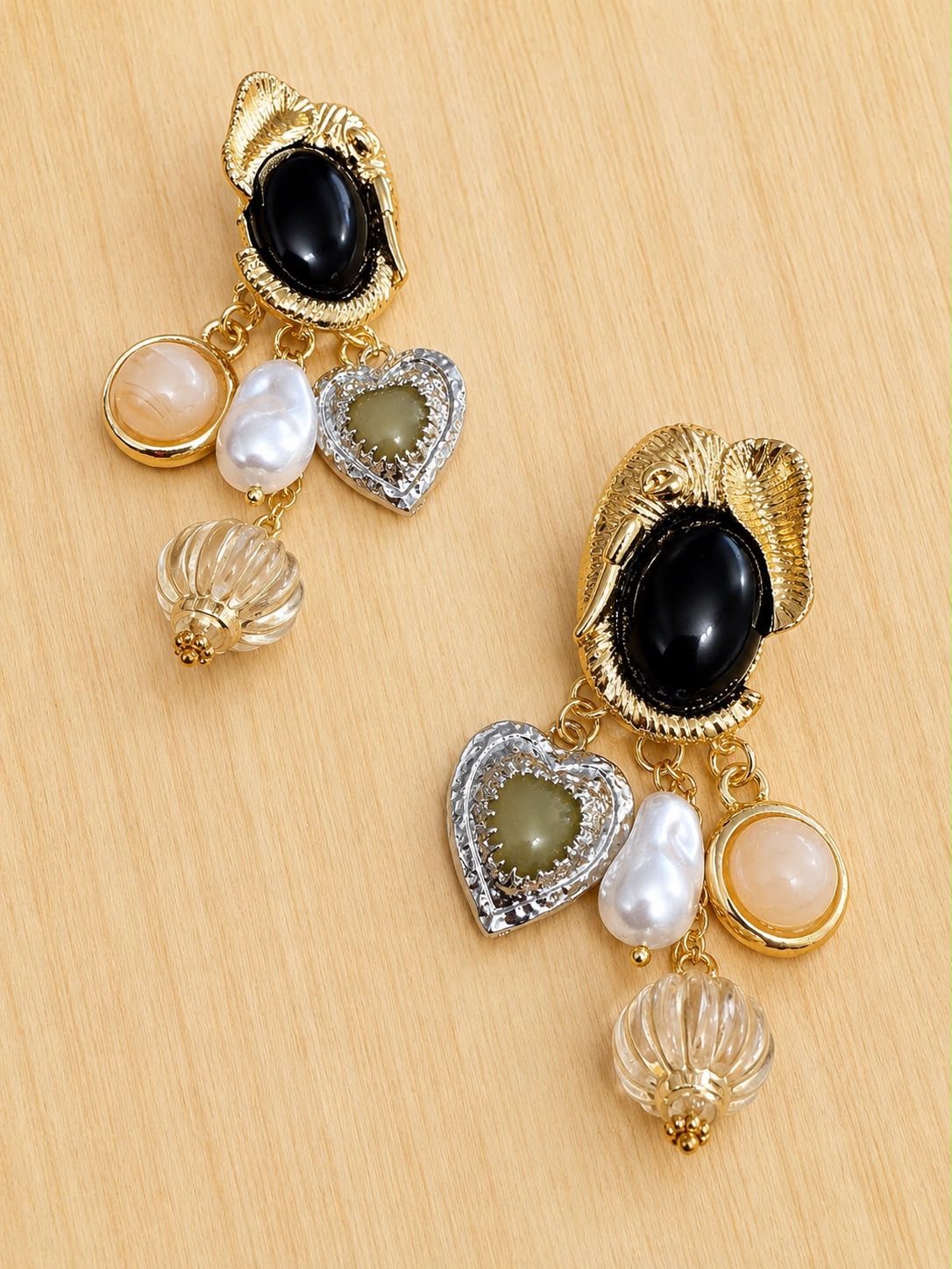 Boucles d'Oreilles Breloques Onyx et Perle - vue