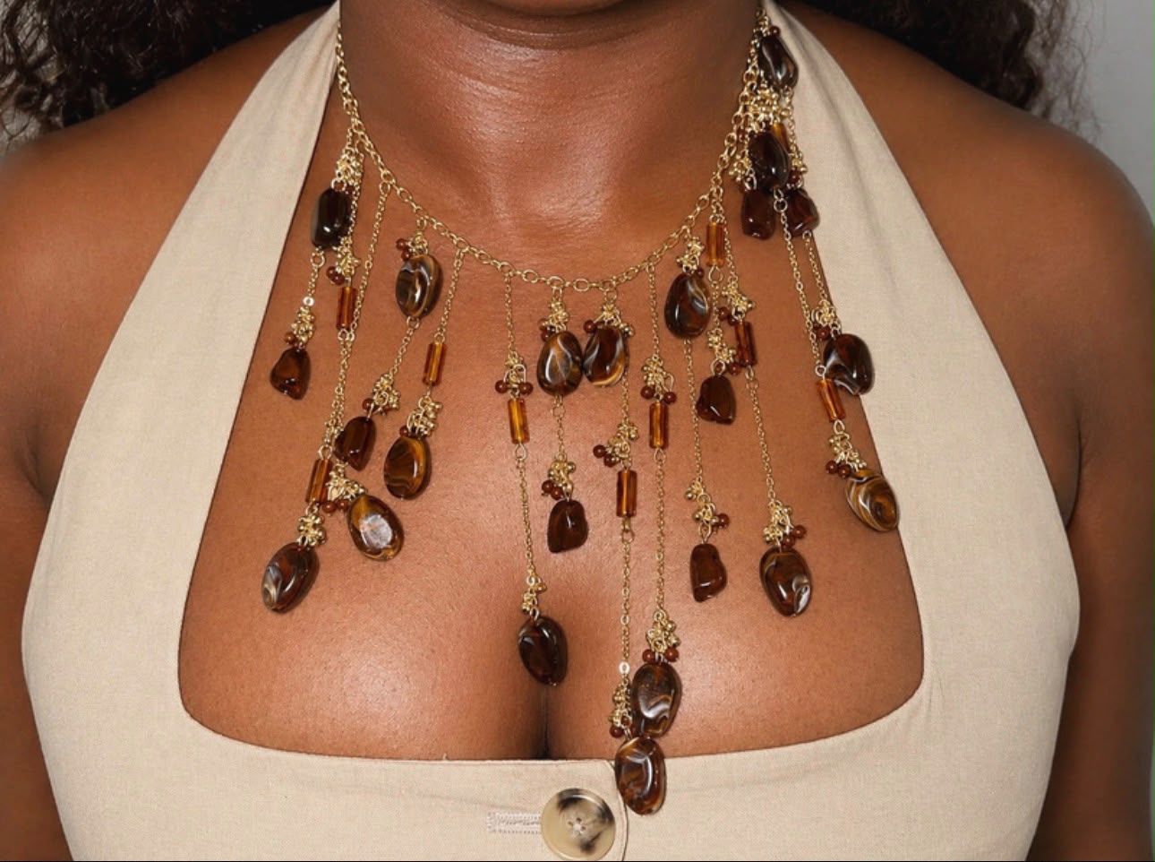 Collier Statement Perles Brunes à Breloques - vue (photo 2)